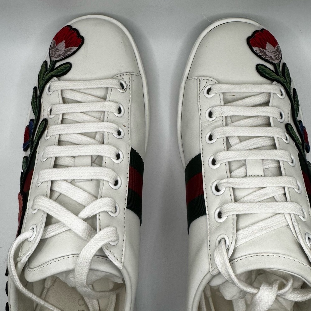 Gucci White Sneakers with Floral Embroidery